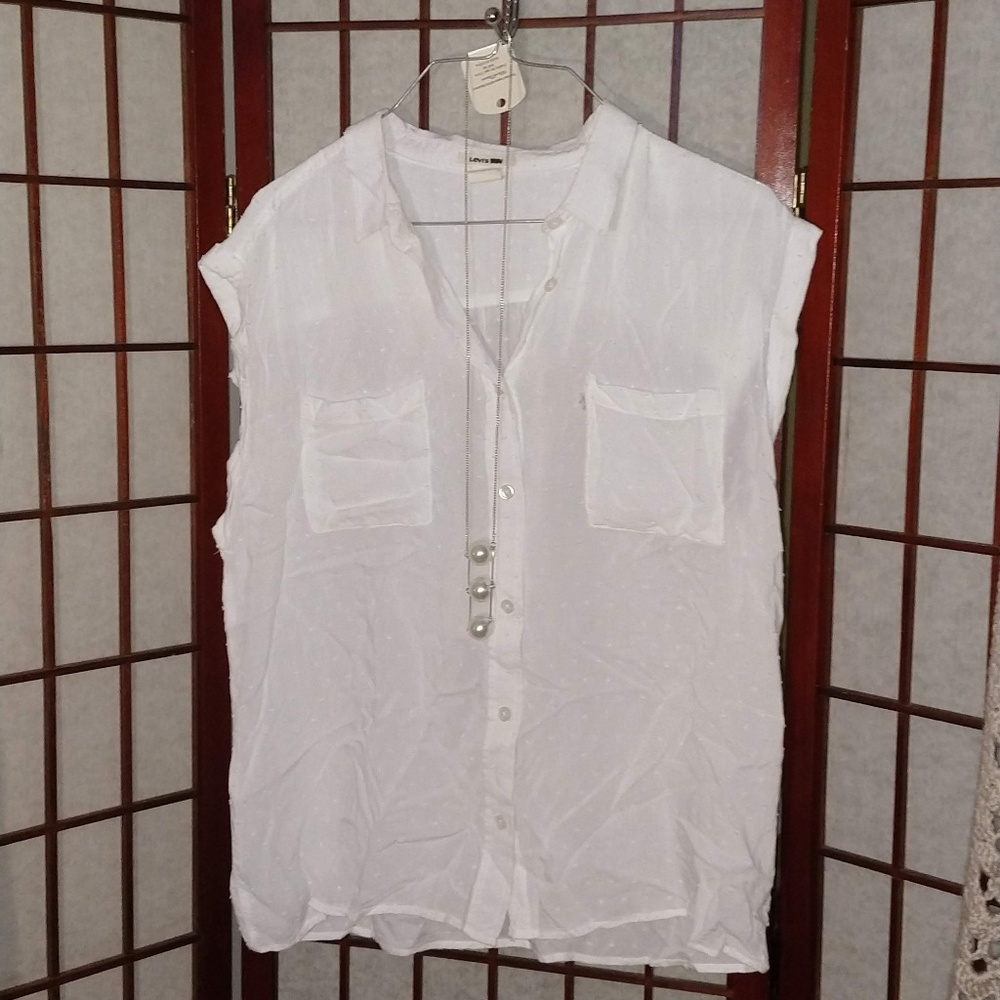 LAST CHANCELevi's Button Down Sleeveless Blouse